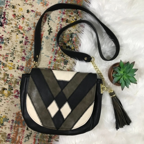 Steve Madden Handbags - Steve Madden • Geometric Crossbody Purse